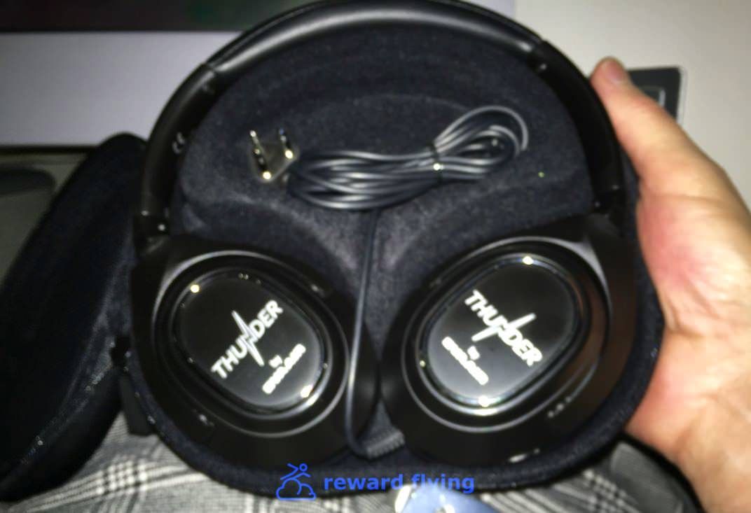 photo br cdg-tpe headphones.